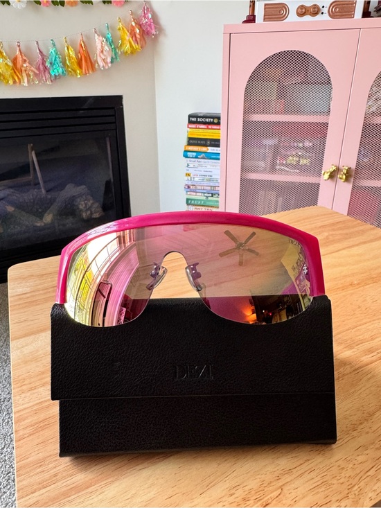 DEZI Accessories - DEZI Shield Sunglasses in Pink with Mirrored Lenses